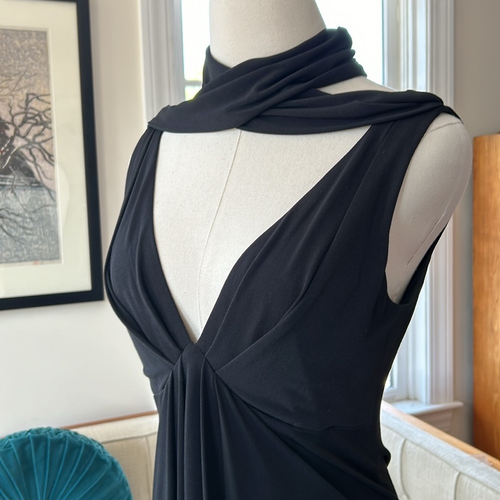 Gifted 💝 Sexy LBD - Picture 4 of 7